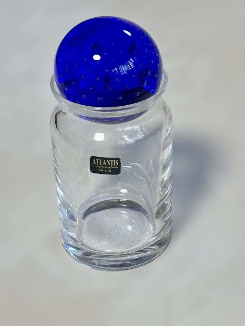 Atlantis crystal アトランティス　青い蓋の瓶