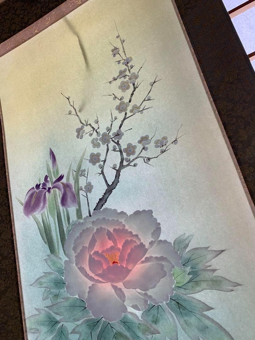 【掛け軸】バラの絵柄　上品なインテリアに!　木箱入り