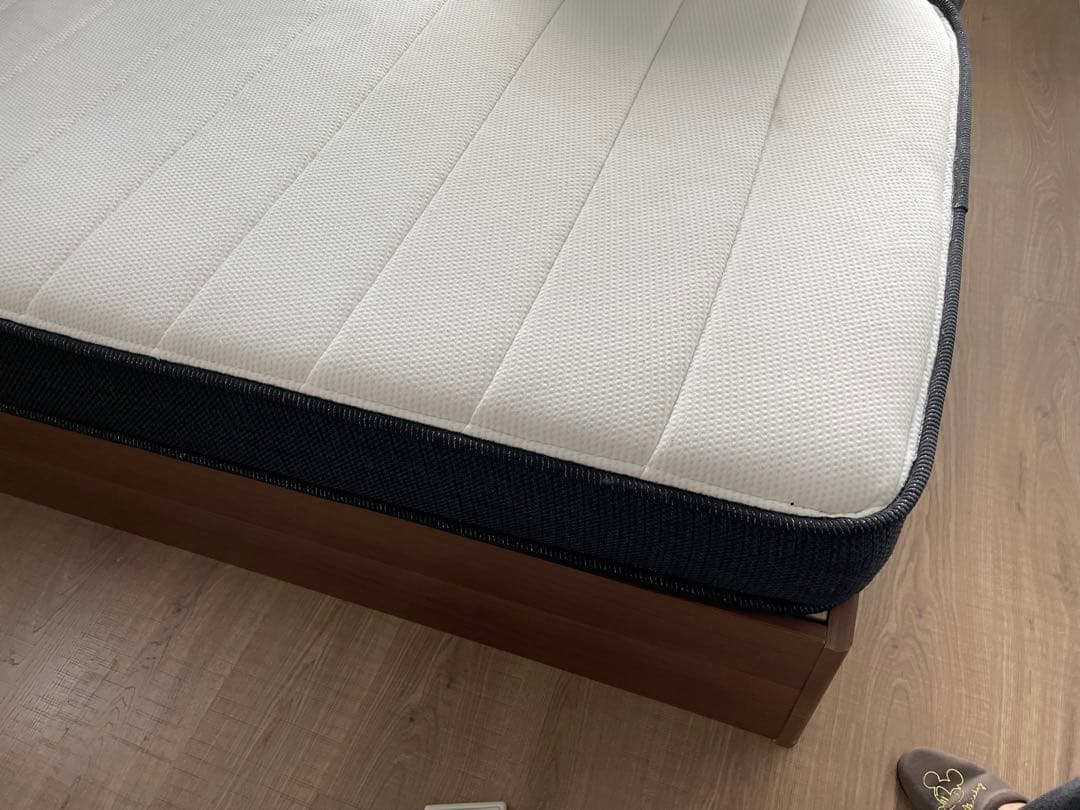 シングルベッド(おそらくニトリのもの)、マットレス