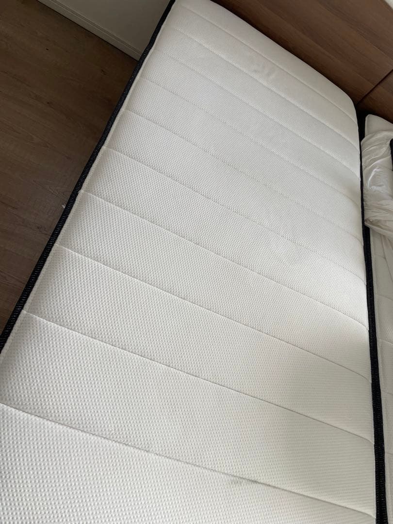 シングルベッド(おそらくニトリのもの)、マットレス