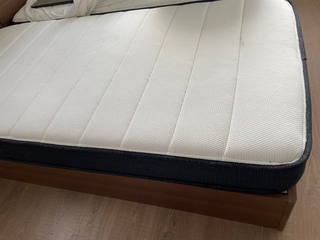 シングルベッド(おそらくニトリのもの)、マットレス