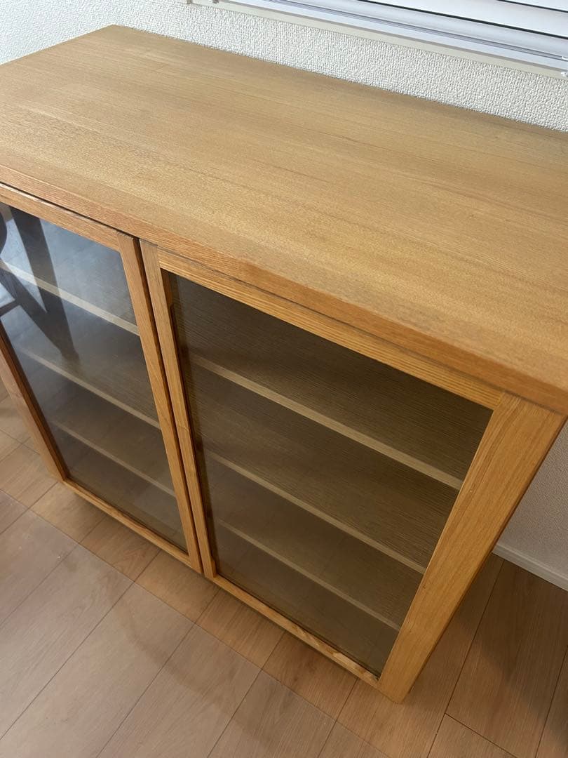 無印良品　脚付きガラス扉キャビネット
