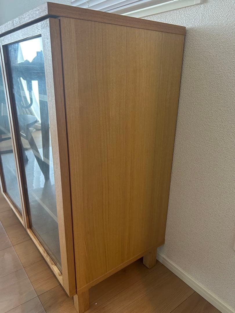 無印良品　脚付きガラス扉キャビネット