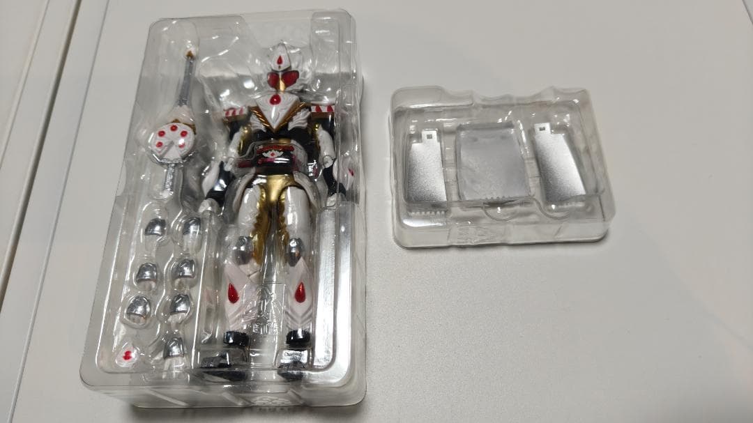 S.H.Figuarts　仮面ライダーガブ　ケーキングフォーム