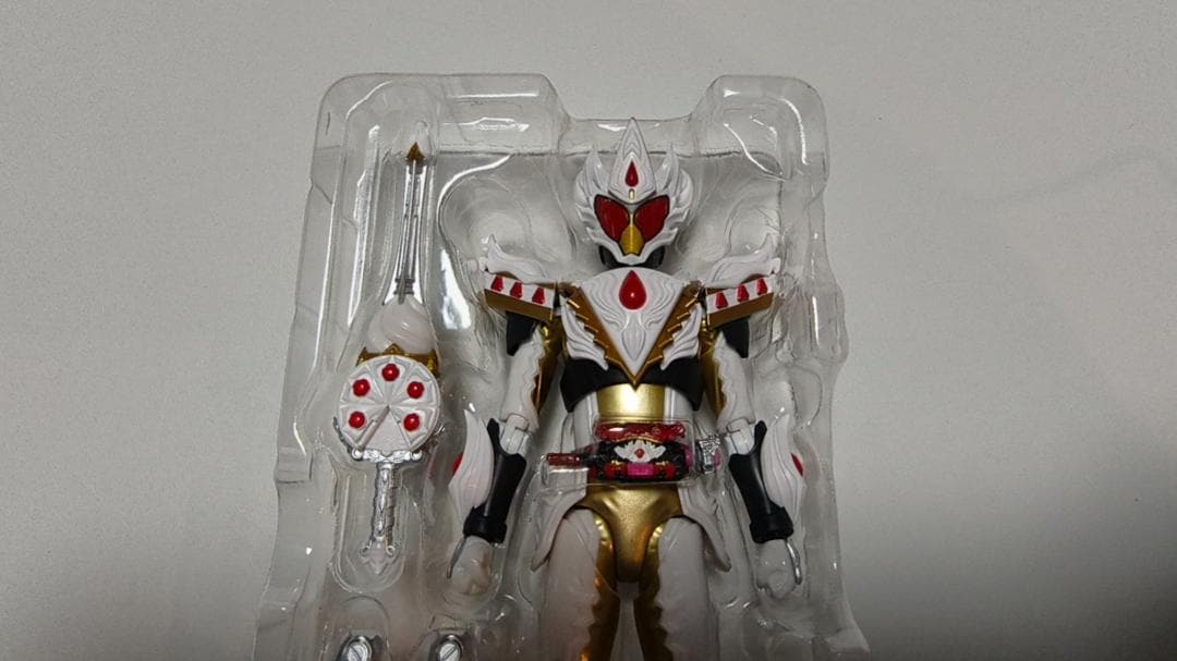 S.H.Figuarts　仮面ライダーガブ　ケーキングフォーム