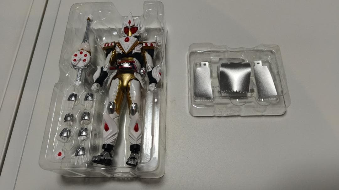 S.H.Figuarts　仮面ライダーガブ　ケーキングフォーム