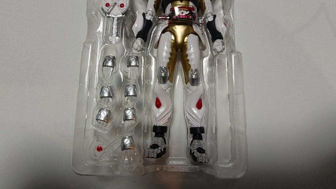 S.H.Figuarts　仮面ライダーガブ　ケーキングフォーム