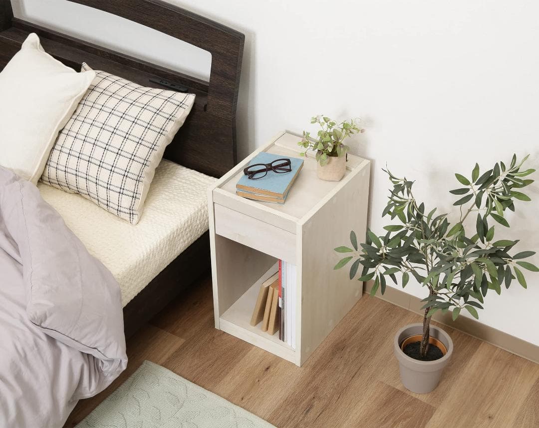 コンパクト＆多機能サイドテーブル - ベッドソファサイドに最適