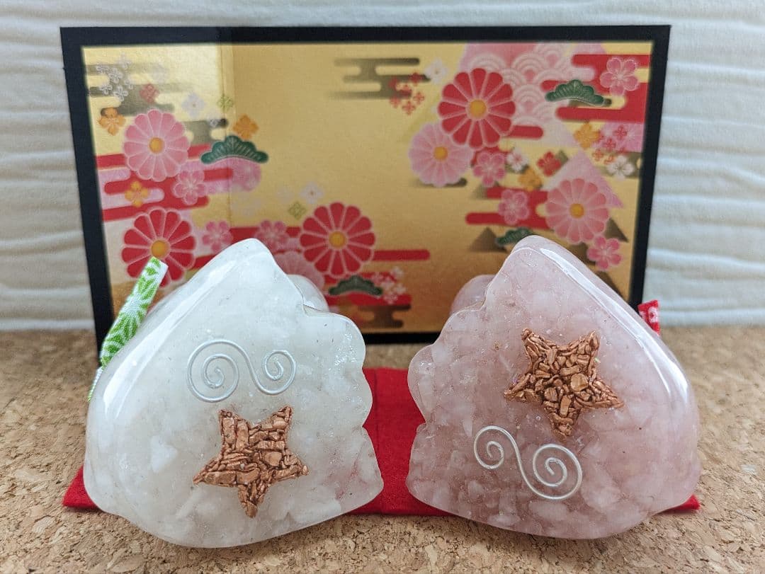 金屏風付き！紅白の干支おうまちゃん形オルゴナイトセット☆