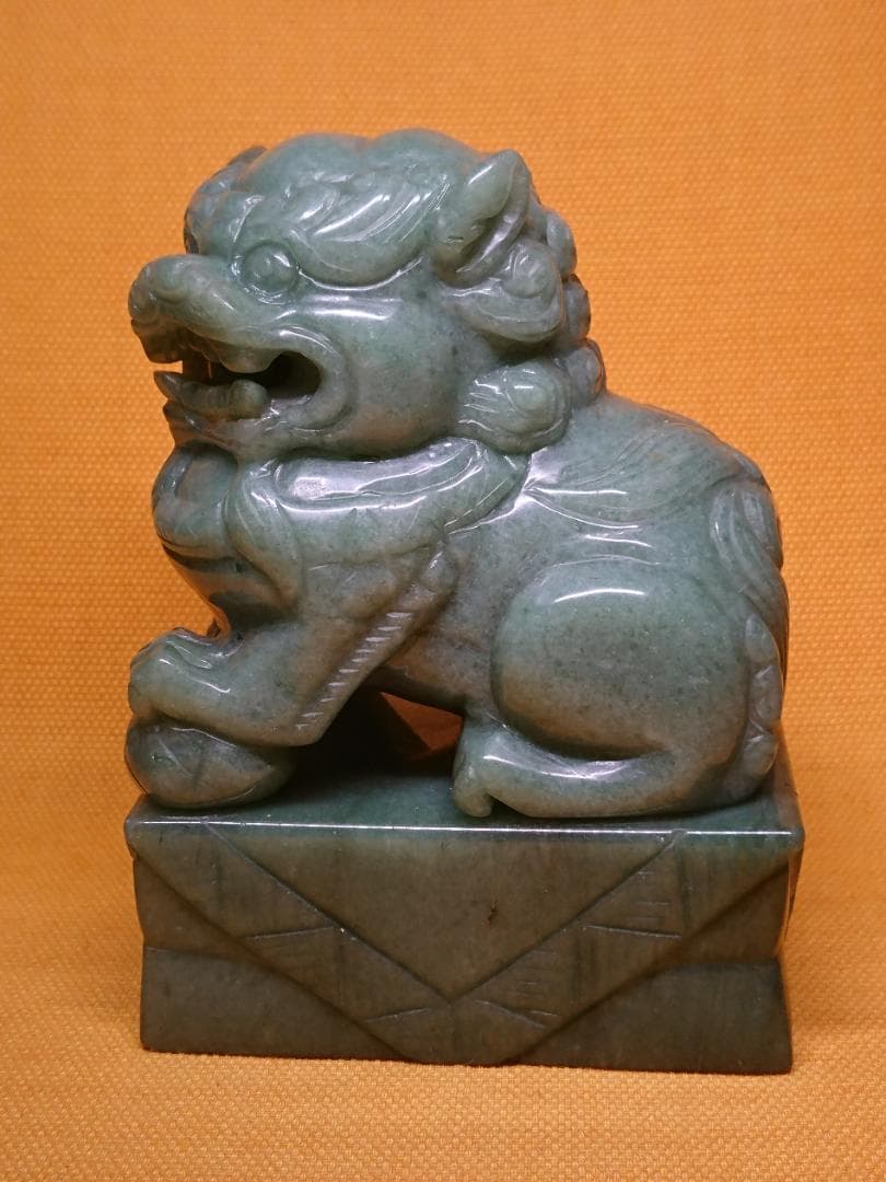 【美品】獅子　雕刻　玉石　翡翠　置物　インテリア　工芸品　美術品　A2817