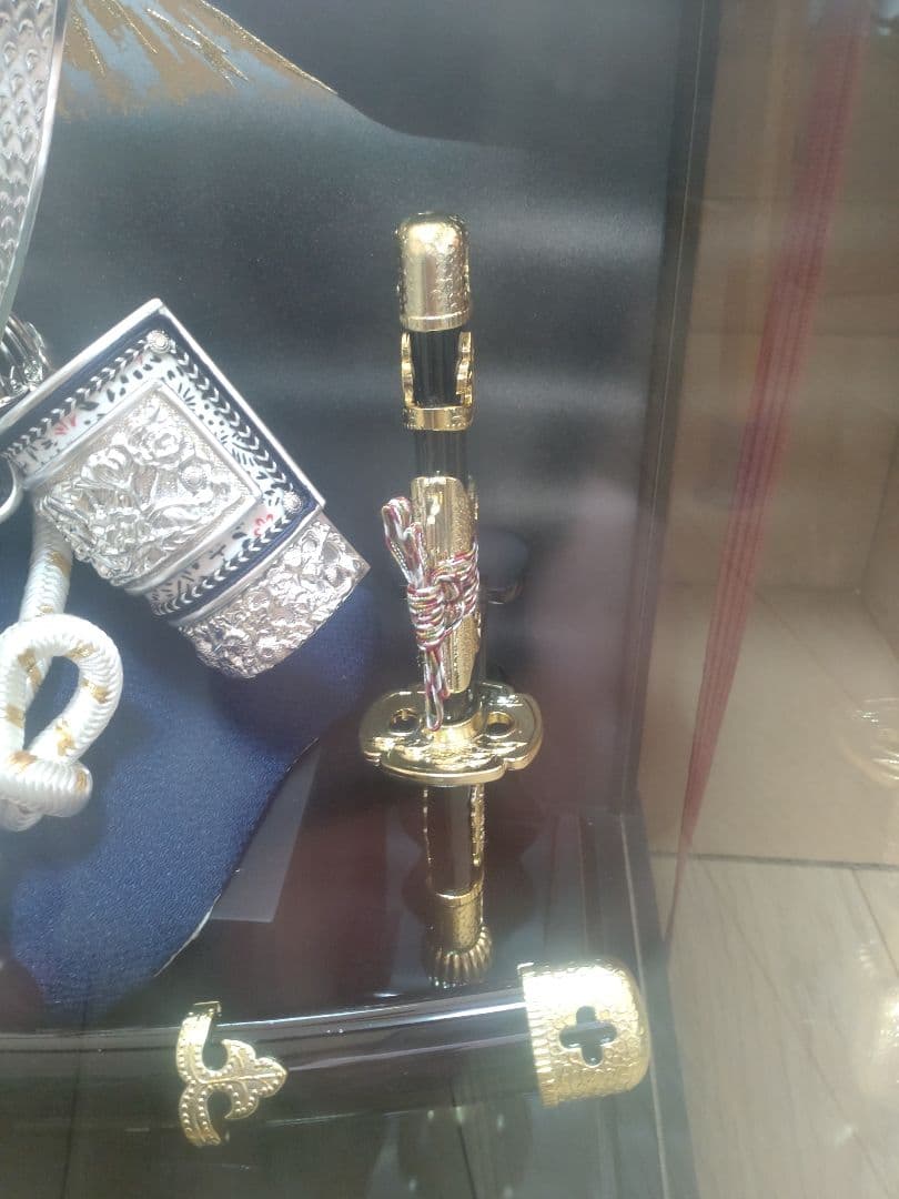 五月人形 兜 ケース入り シルバー 美品