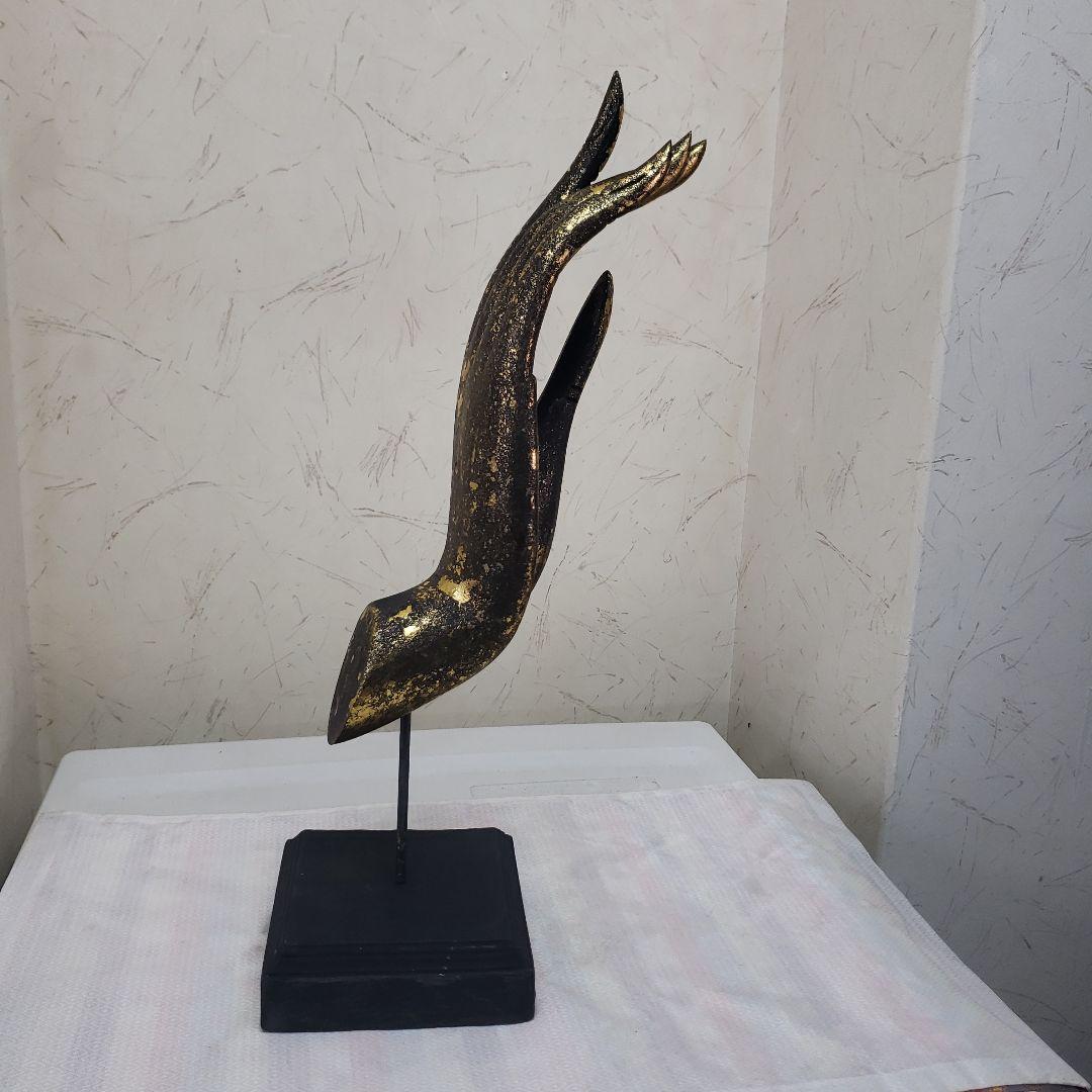 蔵出し特価　木製仏陀の黒と金の右手の形状の置物43×13×13水平置可　670g