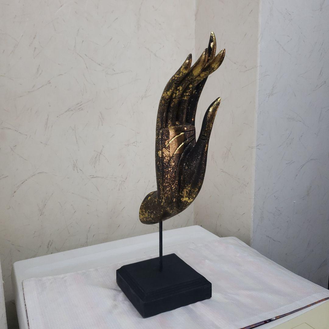 蔵出し特価　木製仏陀の黒と金の右手の形状の置物43×13×13水平置可　670g