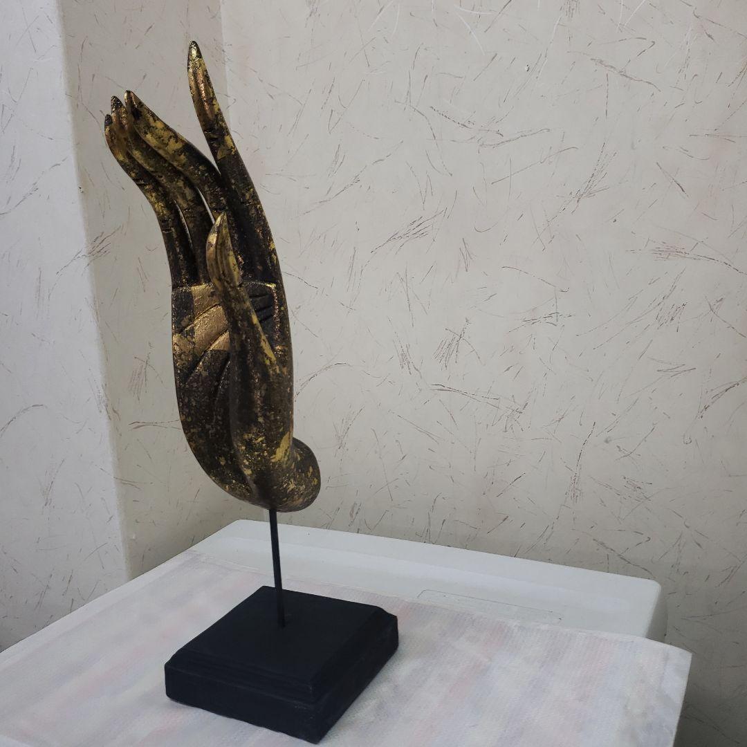 蔵出し特価　木製仏陀の黒と金の右手の形状の置物43×13×13水平置可　670g