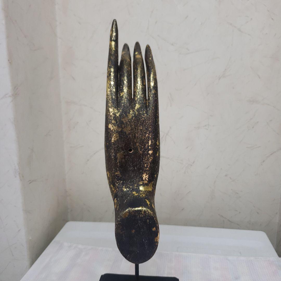 蔵出し特価　木製仏陀の黒と金の右手の形状の置物43×13×13水平置可　670g