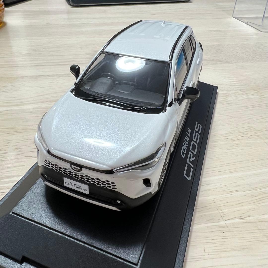 新型カローラクロス ミニカー プラチナホワイトパールマイカ - メルカリ