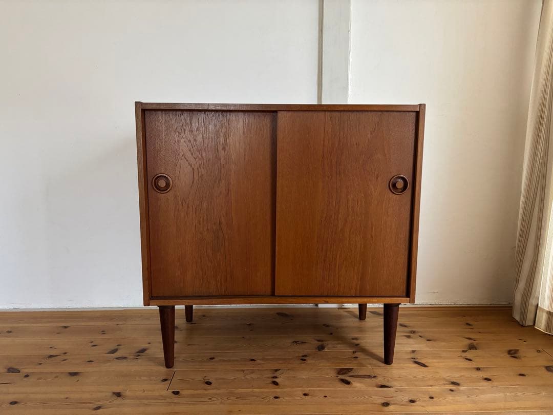 北欧ヴィンテージ　デンマーク　チークキャビネット