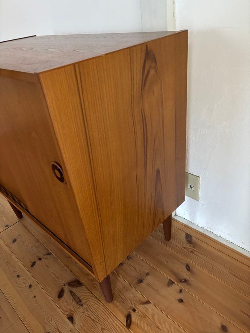 北欧ヴィンテージ　デンマーク　チークキャビネット