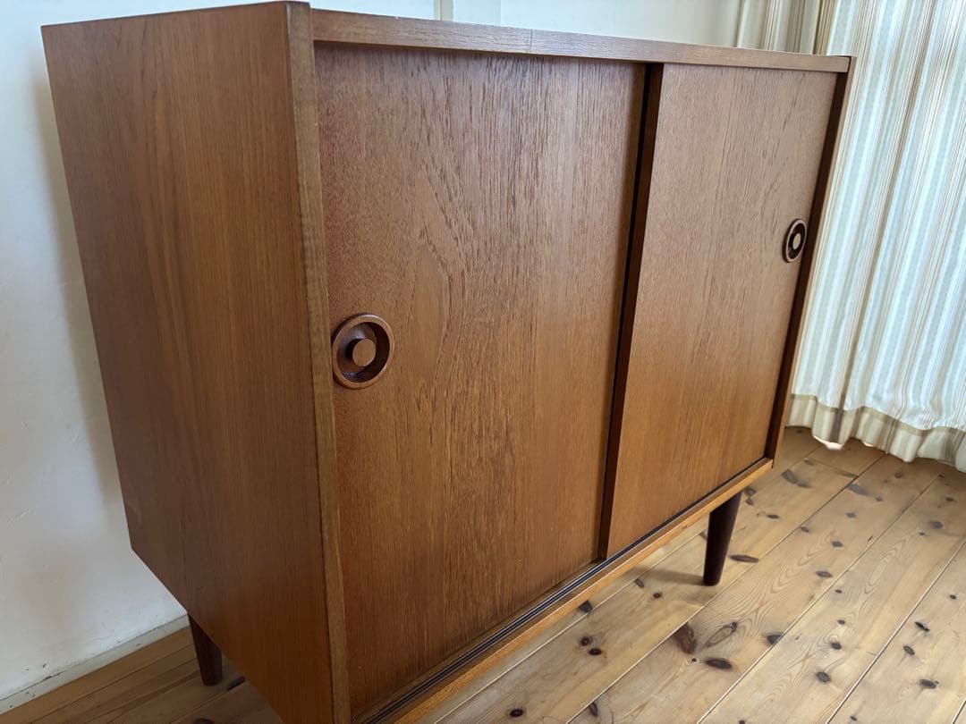 北欧ヴィンテージ　デンマーク　チークキャビネット