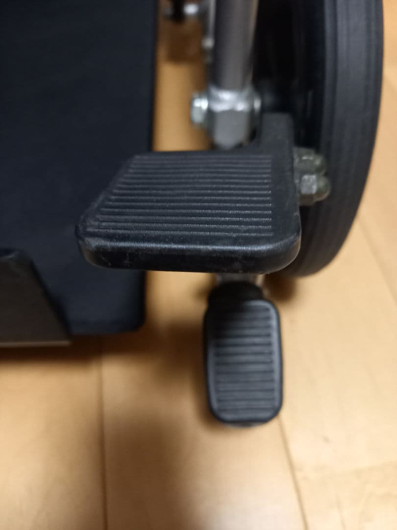 ピグレオティルト３　介助用バギー 黒と水色