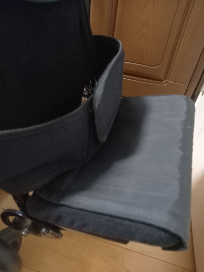 ピグレオティルト３　介助用バギー 黒と水色