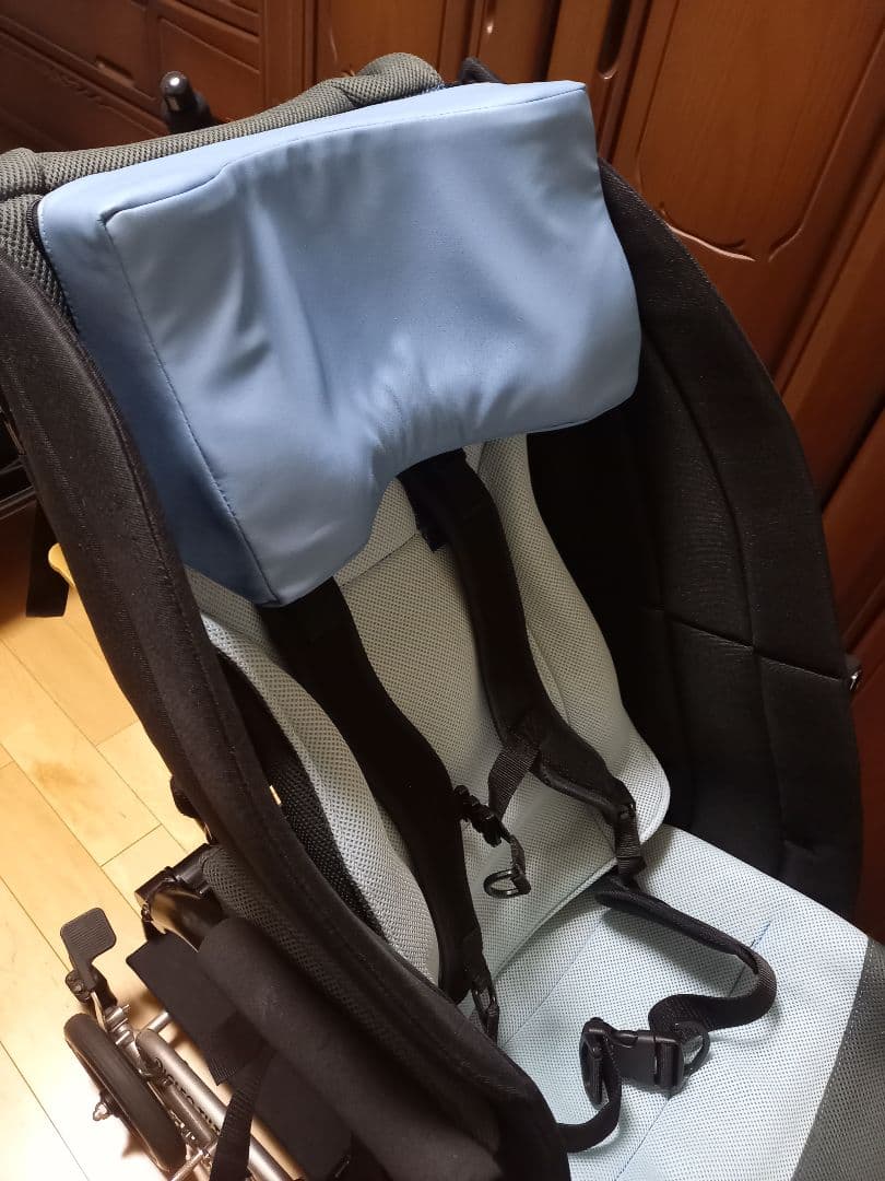 ピグレオティルト３　介助用バギー 黒と水色