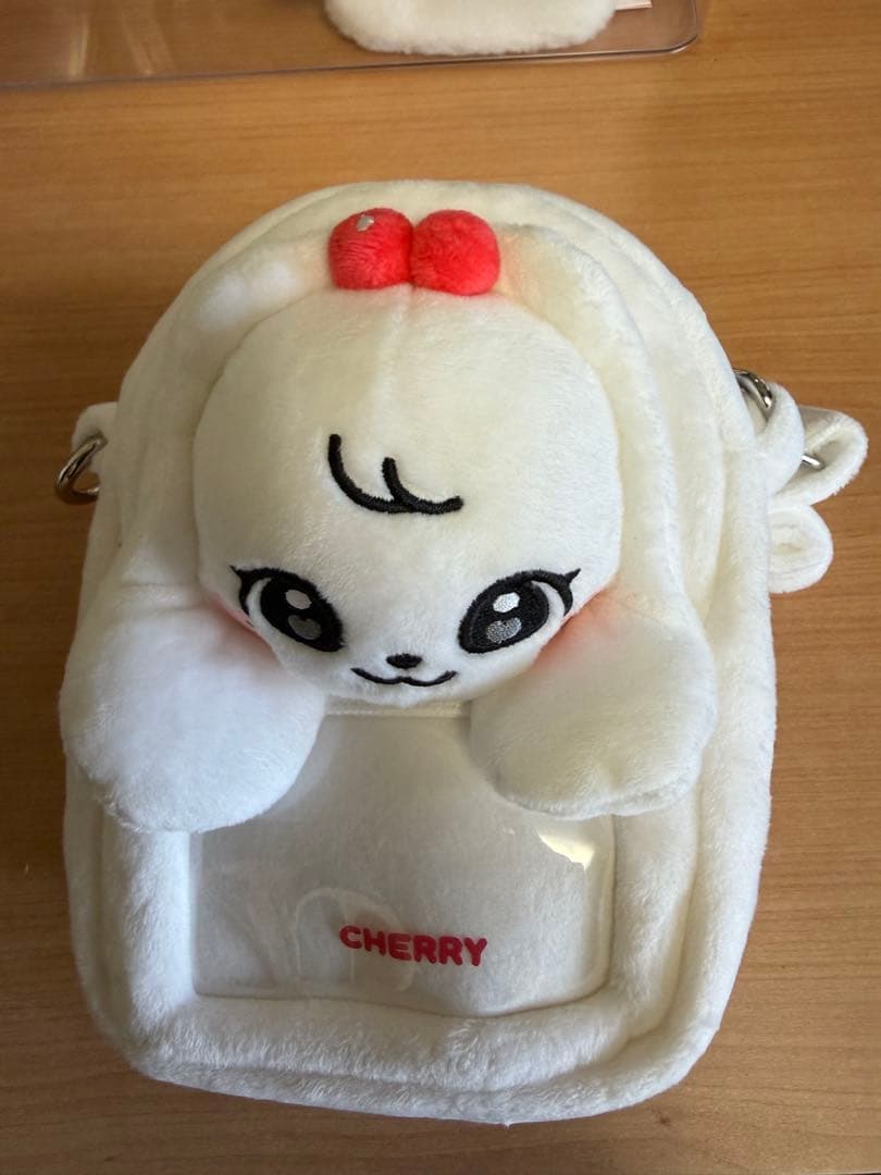 IVE MINIVE PVC クロスバッグ popup ウォニョン チェリー - メルカリ