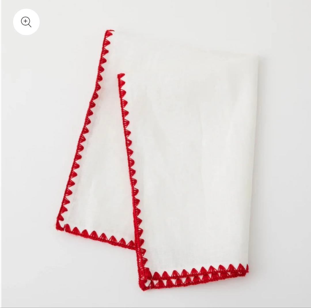 タキマキ　TKMK ホワイトエプロン 赤いトリミング