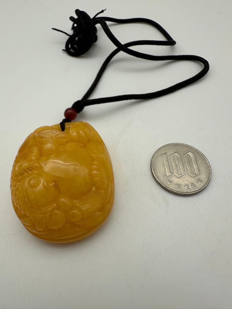 ☆天然☆ バルト海産 天然アンバー 琥珀 蜜蝋 ネックレス ペンダント精巧な彫刻