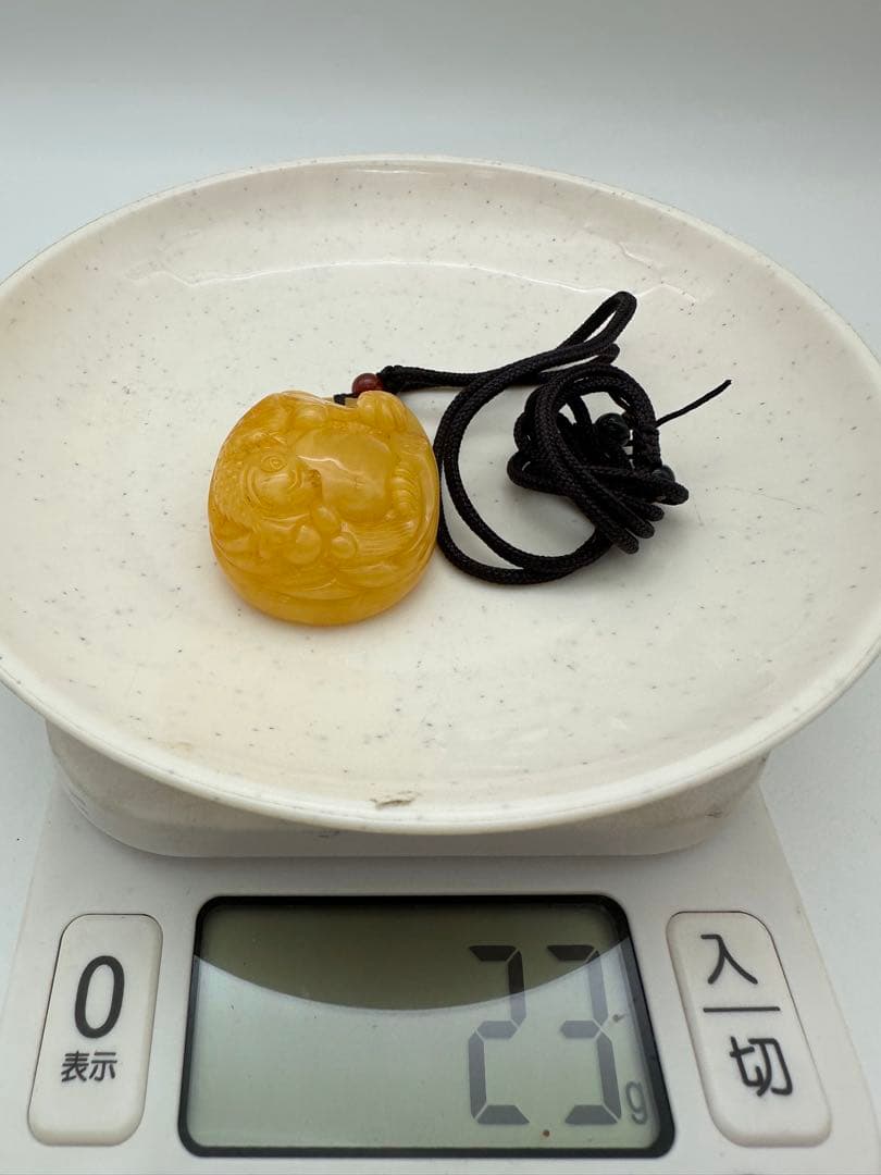 ☆天然☆ バルト海産 天然アンバー 琥珀 蜜蝋 ネックレス ペンダント精巧な彫刻