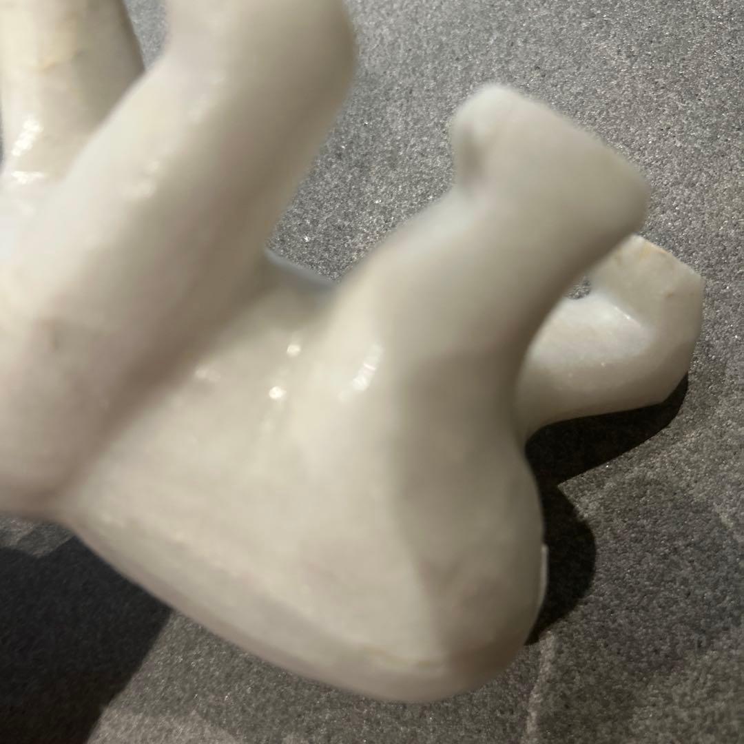 白色石のクマの置物 - メルカリ