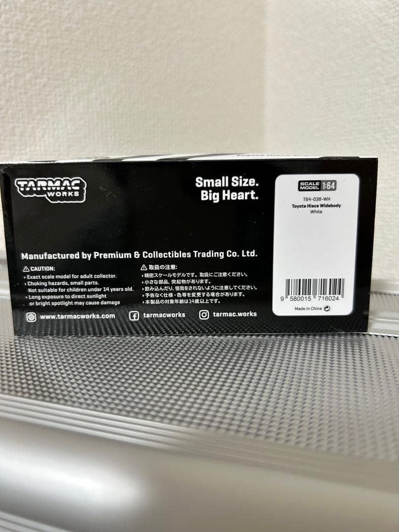 えいちゃん　TARMAC Toyota Hiace Wide white