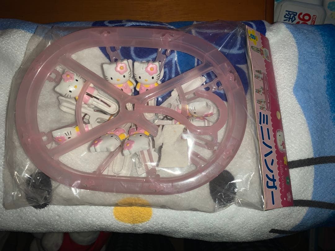 ハローキティ　カオハナミニハンガー　ミニロッカー　体重計　タオル　桶