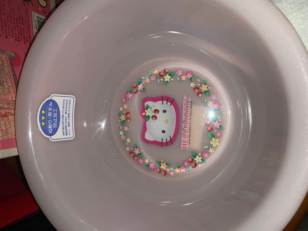 ハローキティ　カオハナミニハンガー　ミニロッカー　体重計　タオル　桶