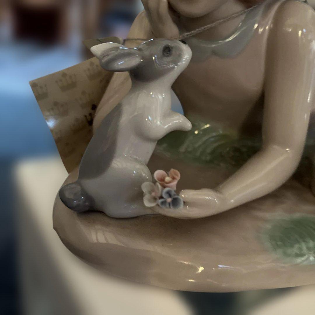 スペインのナダル社磁器製フィギュリン「少女とうさぎ」　リヤドロ姉妹ブランド