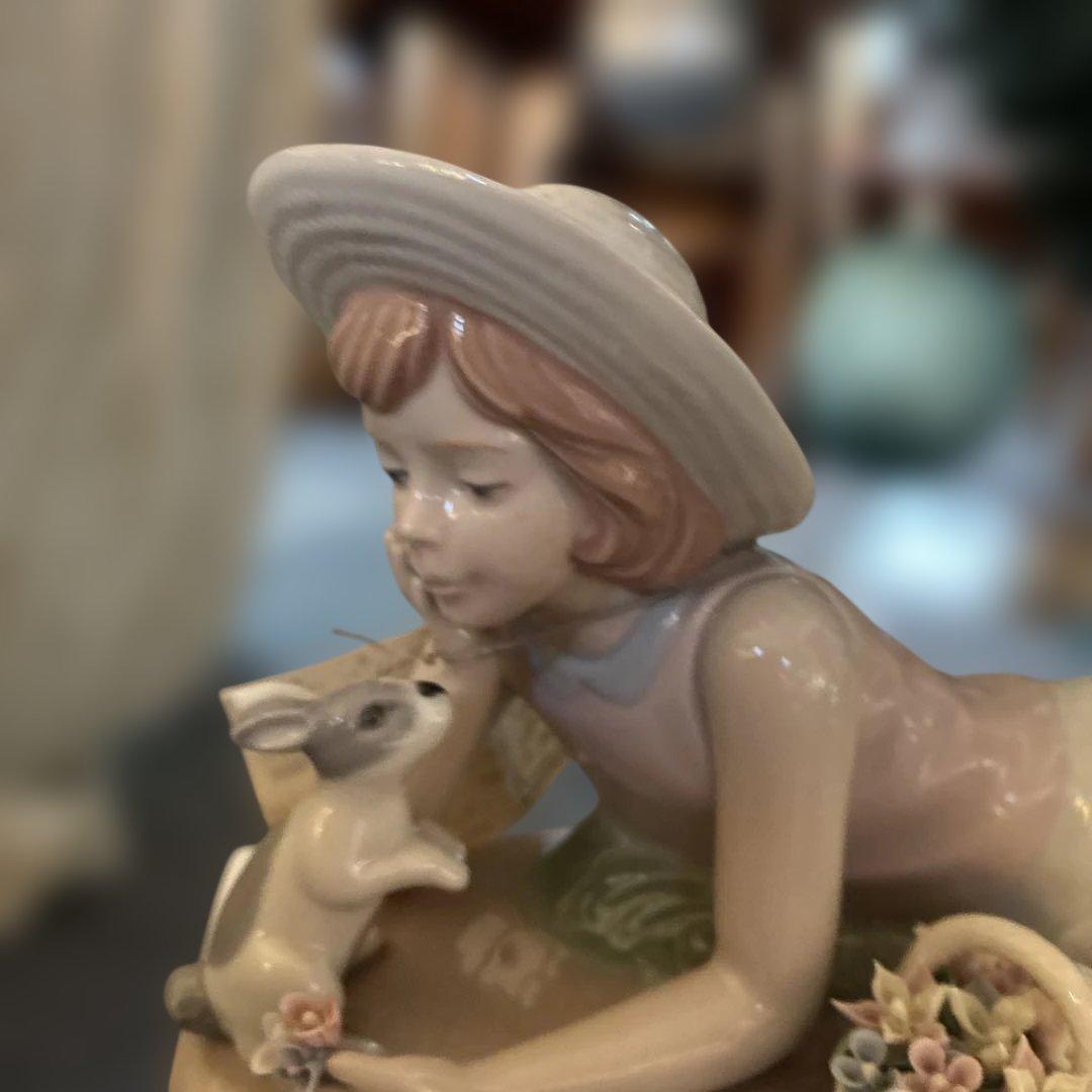 スペインのナダル社磁器製フィギュリン「少女とうさぎ」　リヤドロ姉妹ブランド