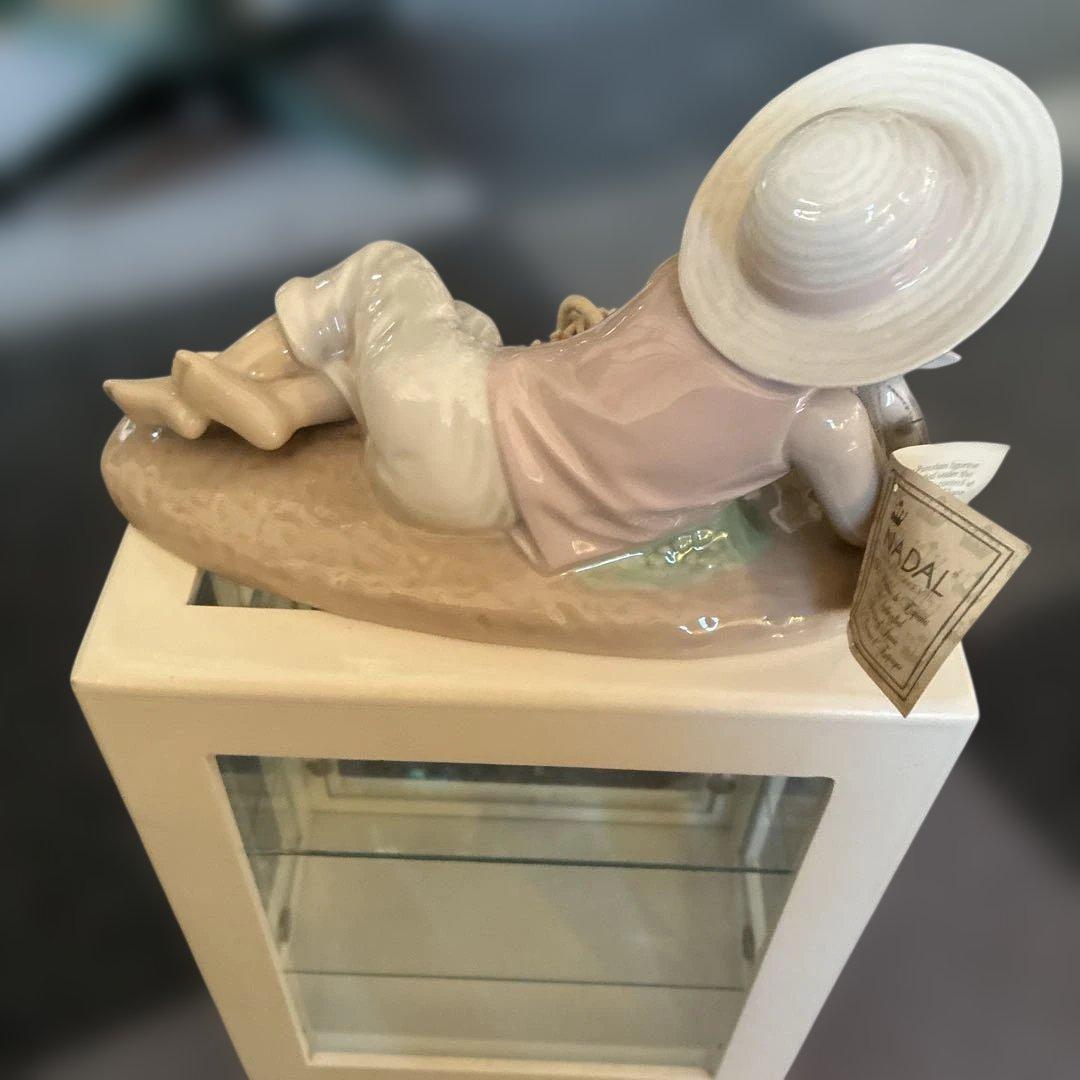 スペインのナダル社磁器製フィギュリン「少女とうさぎ」　リヤドロ姉妹ブランド