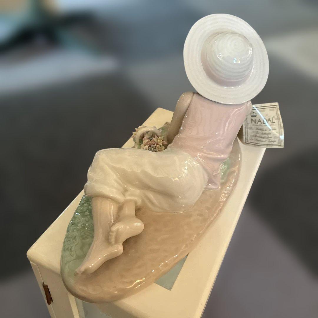 スペインのナダル社磁器製フィギュリン「少女とうさぎ」　リヤドロ姉妹ブランド