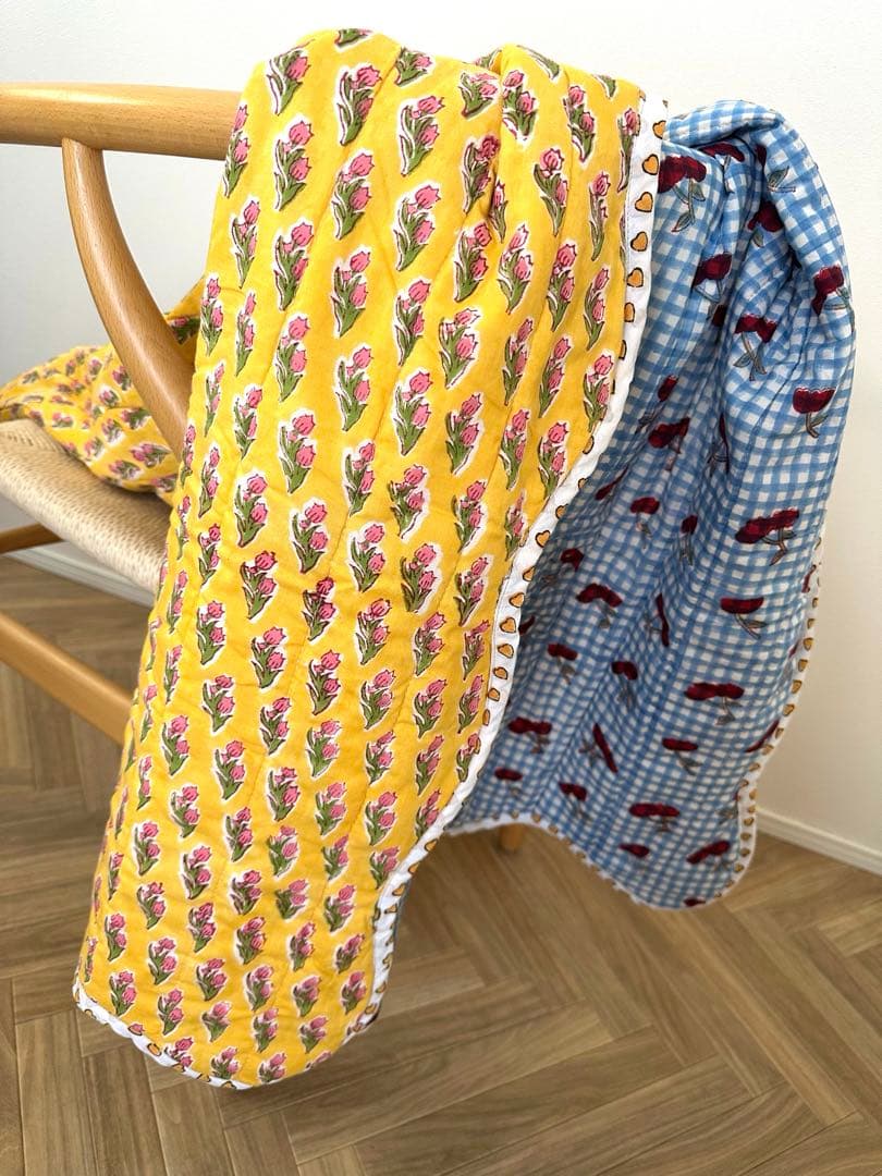 ブロックプリント　うねうねキルトブランケット　さくらんぼ×チューリップ