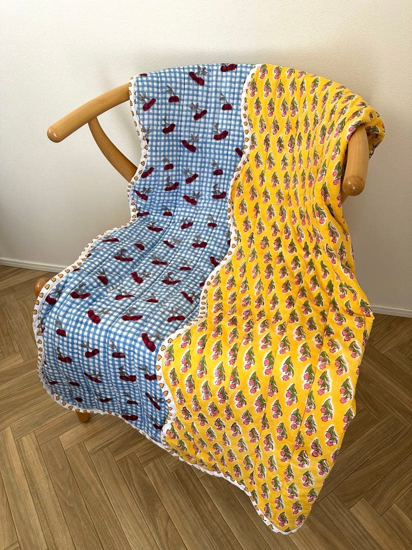 ブロックプリント　うねうねキルトブランケット　さくらんぼ×チューリップ