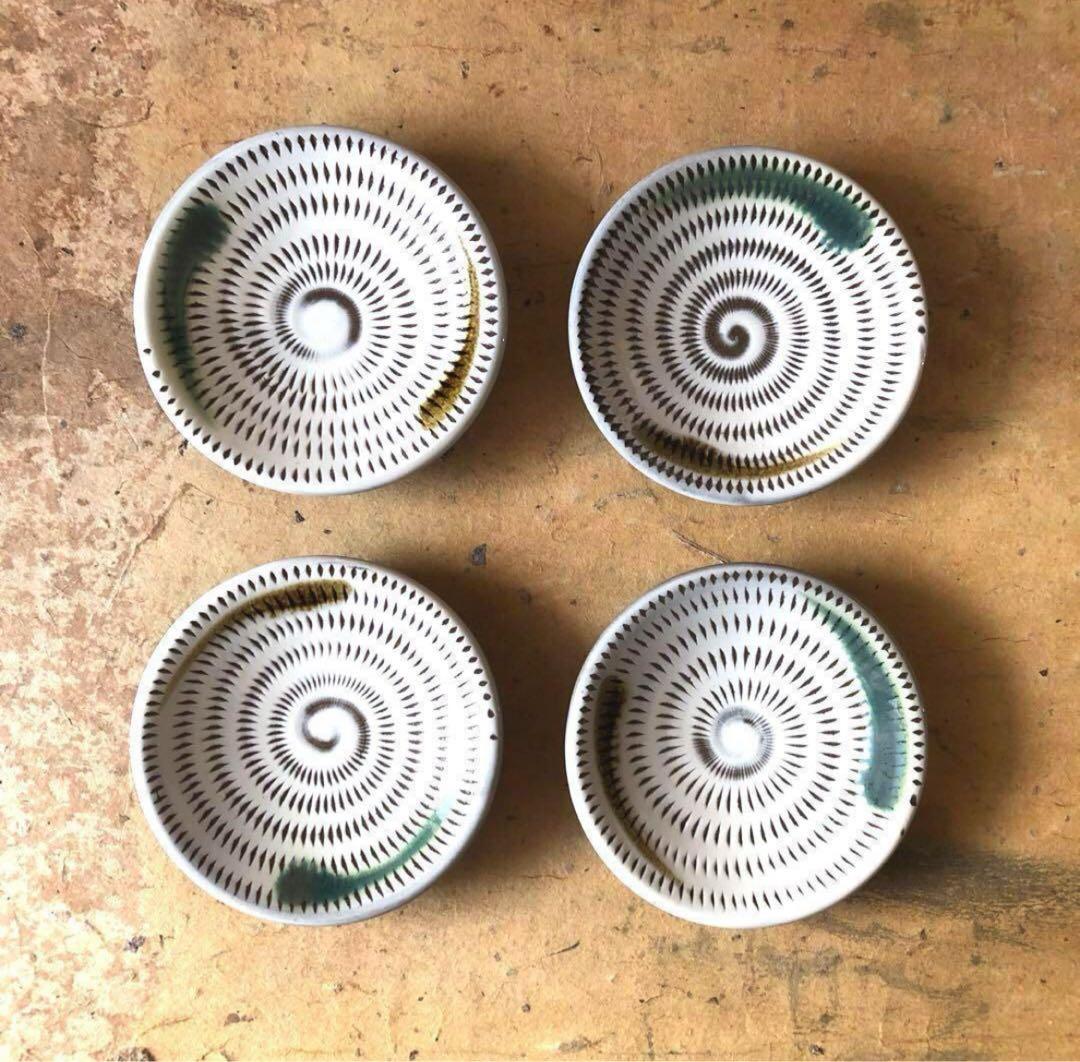 tomo 波佐見 焼割草花うさぎ紋 雪輪小付