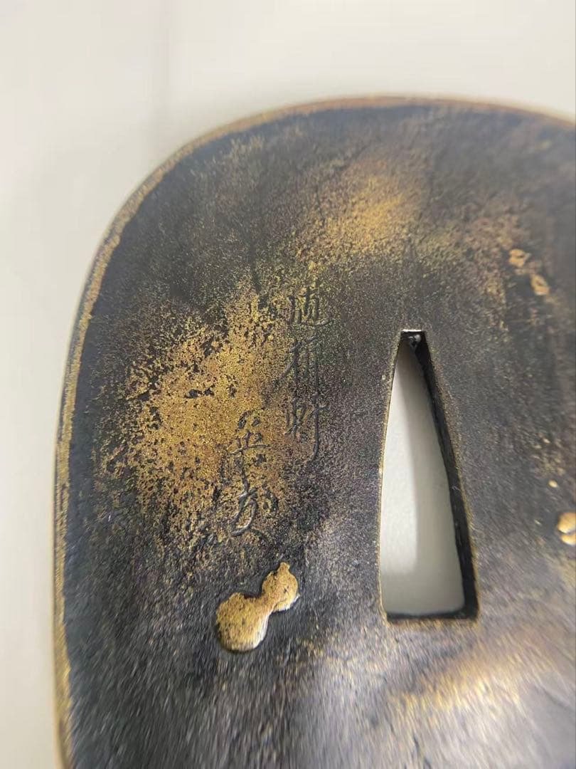 在銘 武士の顔彫刻 鍔(つば) 楕円形