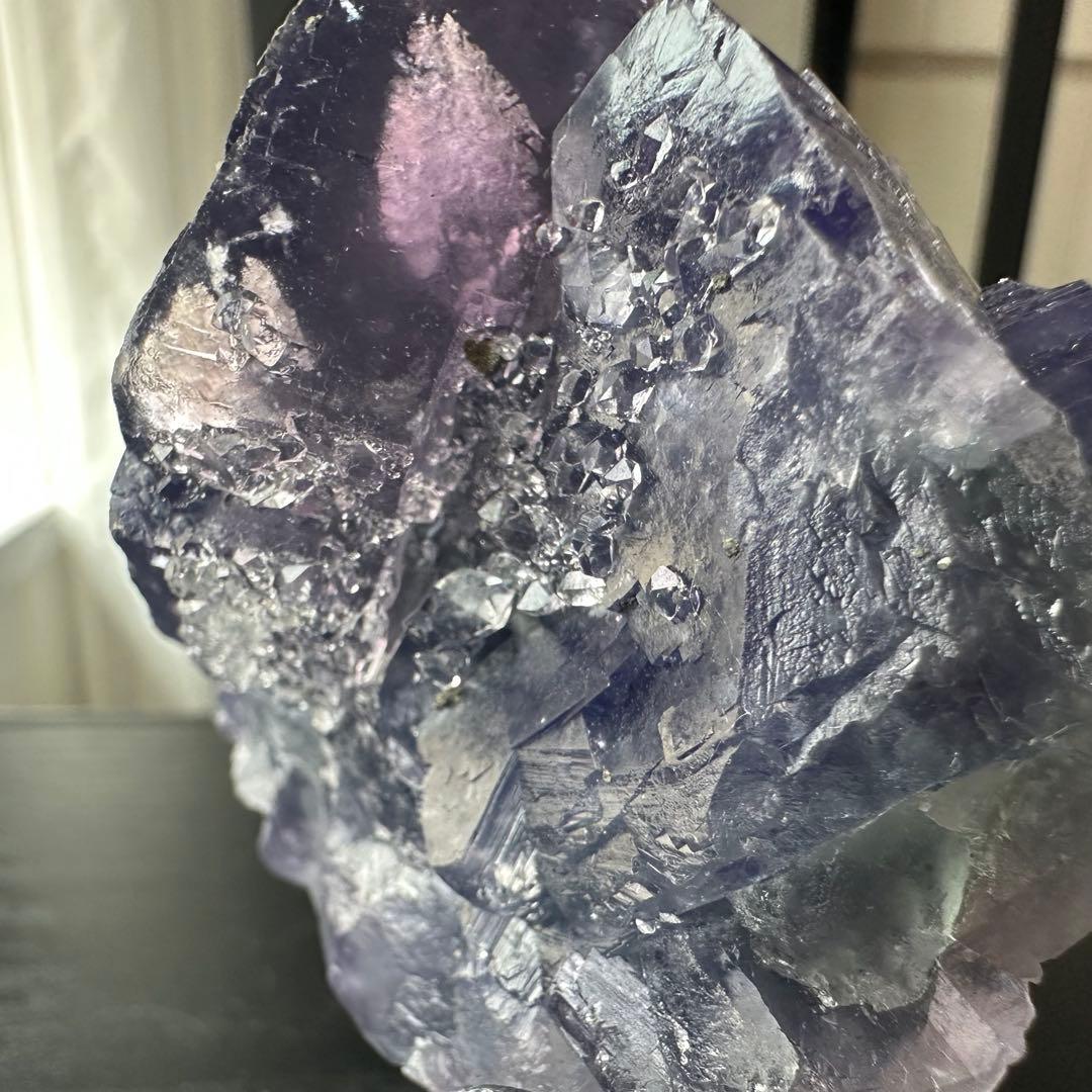 天然石水晶共生フローライトの原石　置物　鉱物NO.051715