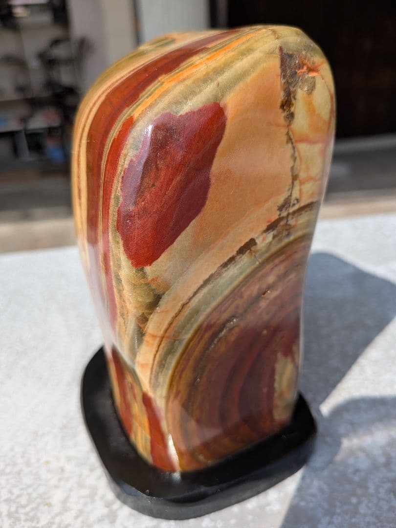 鑑賞石　台座付き　レインボージャスパー