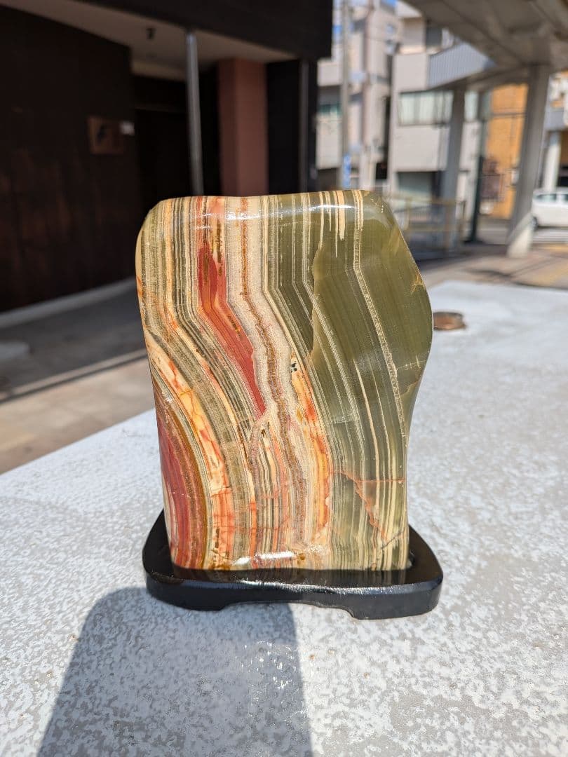 鑑賞石　台座付き　レインボージャスパー