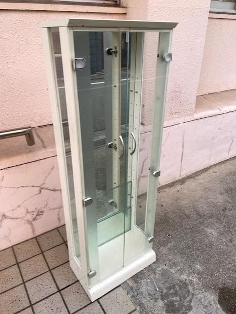 ホワイト ガラスキャビネット 縦長
