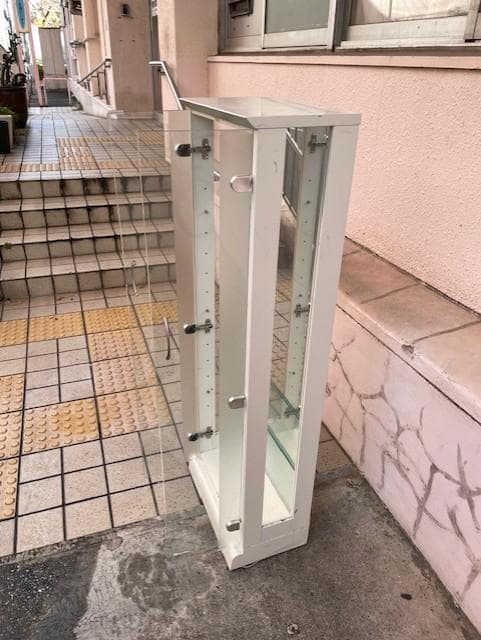 ホワイト ガラスキャビネット 縦長
