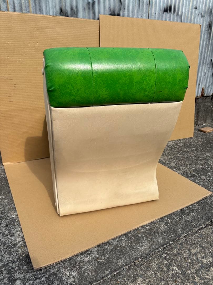 アンティークな可愛いスペースエイジチェアーポップ　ミッドセンチュリー 　ソファ