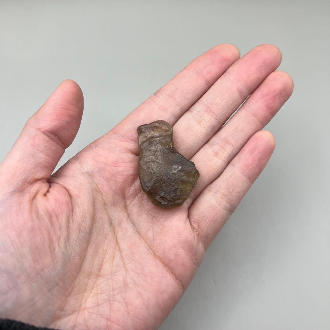 Libyan32）10.7g稀少ブラックリビアングラス リビア砂漠原石 - メルカリ