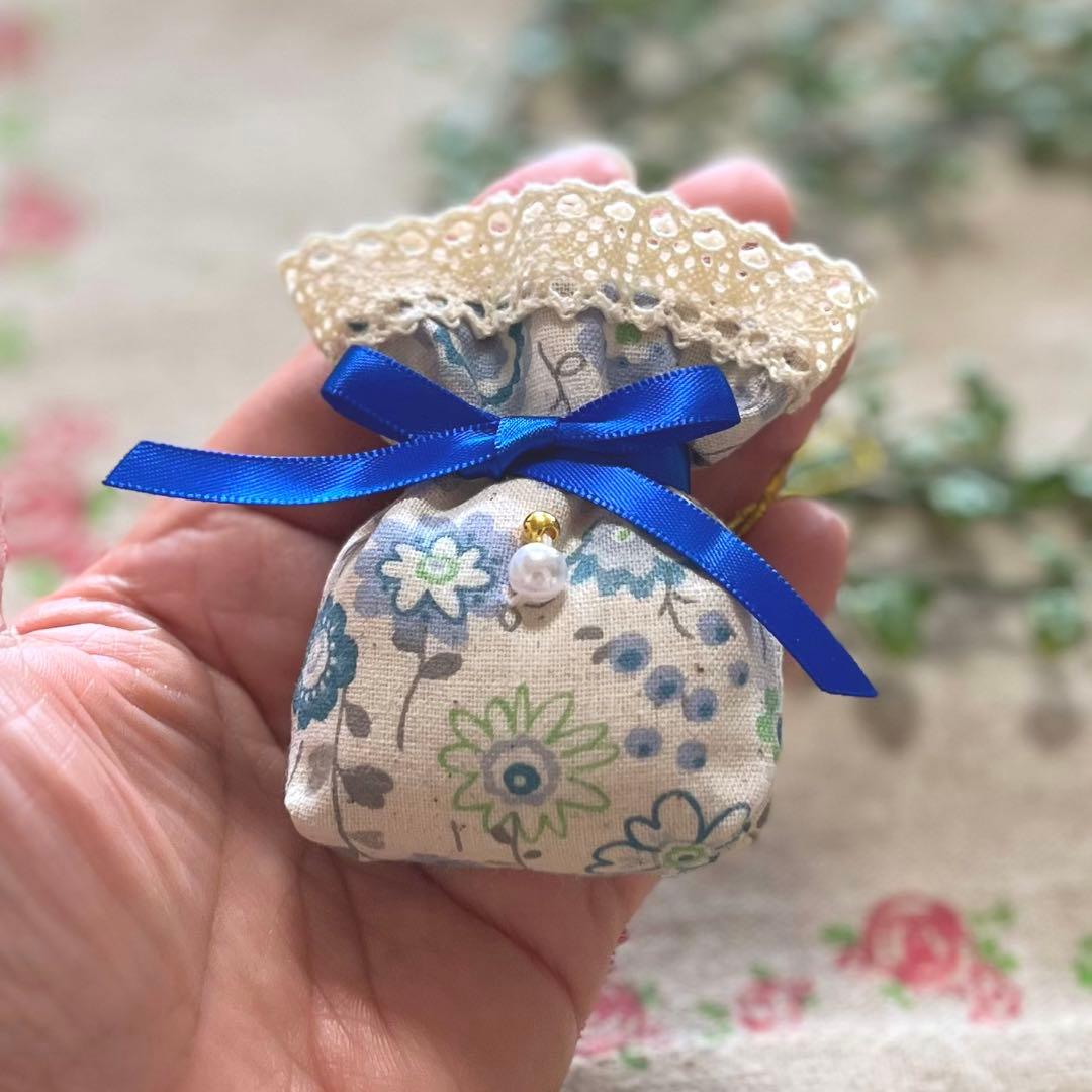 No.2304-25 ミニストラップサシェ 香り袋 春の小花柄＊パール③